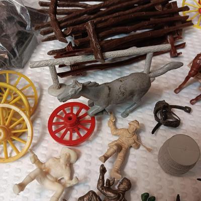 A VARIETY OF WESTERN PLAY FIGURES, CAMP SIGHT AND WAGON