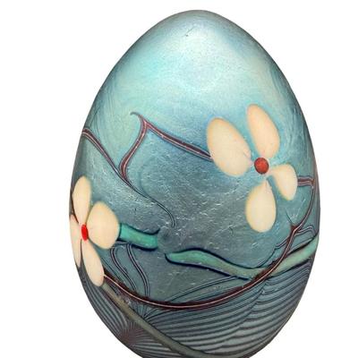 Sale Photo Thumbnail #5: Two pieces. One features a flamingo. The other is iridescent blue with white dogwood flowers. Measurement of largest: 4”H. Pre-auction estimate: $200-$400. [MA]