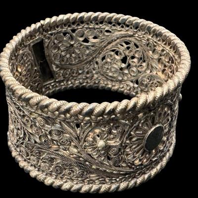 Sale Photo Thumbnail #114: [136g] Includes napkin rings, a Siam bracelet, a tea basket, and a Japanese Meiji salt service. Total of five pieces. Silver content confirmed using Niton XRF precious metals analyzer. [KD]