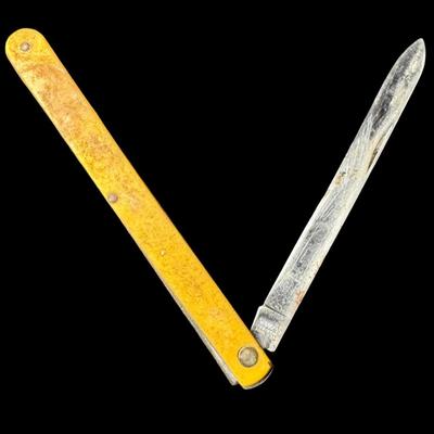 Sale Photo Thumbnail #168: Includes five straight razors, and nine safety razors. Makers include Gillette, and many others. Age related wear. [KD]