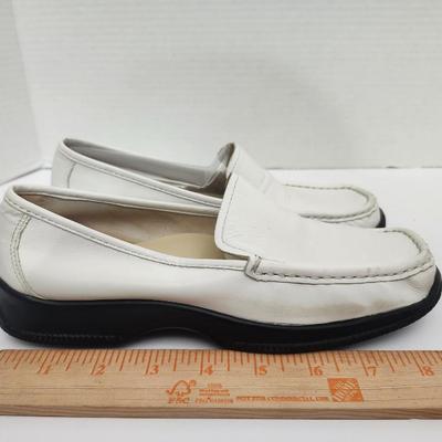 Anne Klein Pedro AK White Leather Slip On Loafers Women Size 6M Classic Comfort Shoes With Box