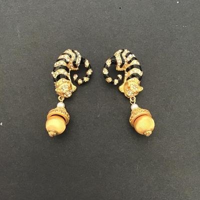 Sale Photo Thumbnail #27: Very nice gold tone w /black enamel cat
Earrings please see attached photos
