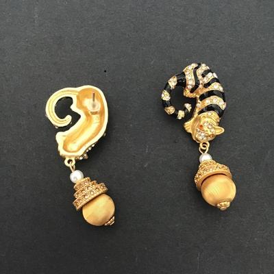Sale Photo Thumbnail #29: Very nice gold tone w /black enamel cat
Earrings please see attached photos
