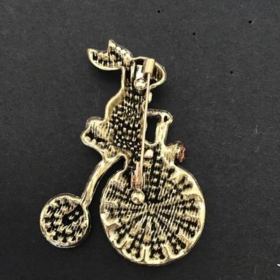 Sale Photo Thumbnail #146: Very cute Easter Bunny rhinestone brooch 
Please see attached photos