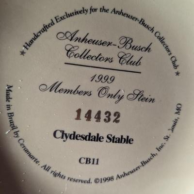 Anheuser-Busch Collectors Club 1999 Members Only Stein World Clydesdale Stable w/ Box
