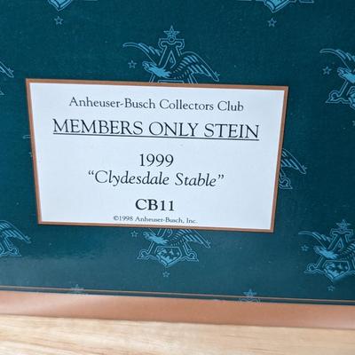 Anheuser-Busch Collectors Club 1999 Members Only Stein World Clydesdale Stable w/ Box