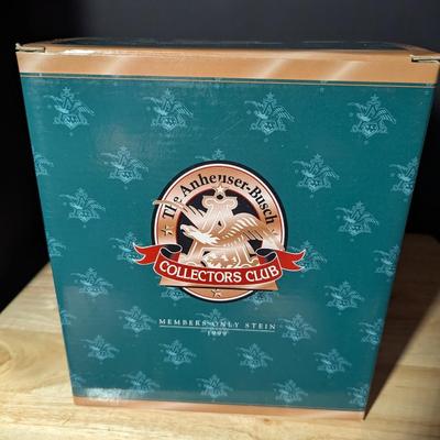 Anheuser-Busch Collectors Club 1999 Members Only Stein World Clydesdale Stable w/ Box