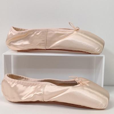 LOT 30: New J. Bloch S0132 Suprima Pointe Shoes C 6