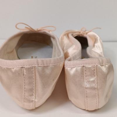 LOT 30: New J. Bloch S0132 Suprima Pointe Shoes C 6