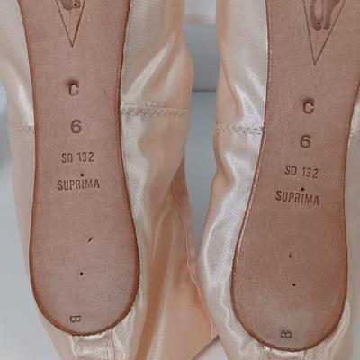 LOT 30: New J. Bloch S0132 Suprima Pointe Shoes C 6