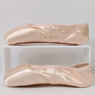LOT 30: New J. Bloch S0132 Suprima Pointe Shoes C 6
