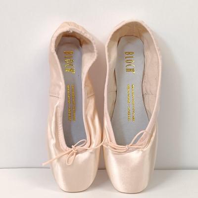 LOT 30: New J. Bloch S0132 Suprima Pointe Shoes C 6