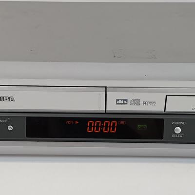 LOT 33: Toshiba SD-V396 DVD Video Player / Video Cassette Recorder