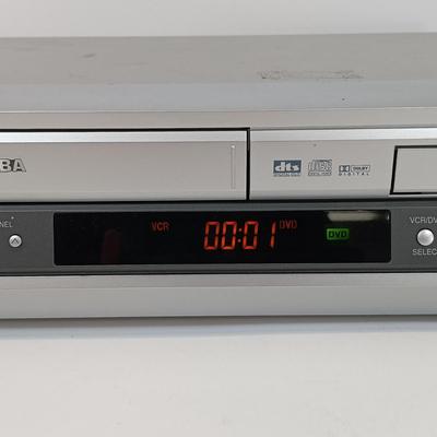 LOT 33: Toshiba SD-V396 DVD Video Player / Video Cassette Recorder