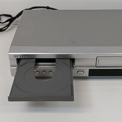 LOT 34: Samsung DVD-V4600 DVD / VHS Dual Deck