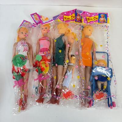 LOT 51: Kai Da Chinese Barbie Copy Dolls, Tune Squad Bugs & Lola and More