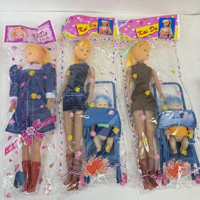 LOT 51: Kai Da Chinese Barbie Copy Dolls, Tune Squad Bugs & Lola and More