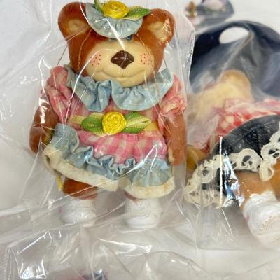 LOT 52: Doll Collection: Madame Alexander, Real Teen 14", Shelf Sitters & More