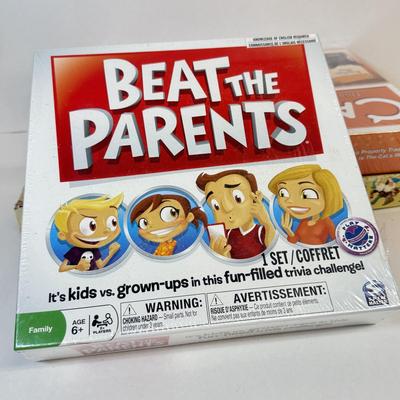 LOT 56: Collection of Games & Ravensberger Puzzle w/ Stow & Go Mat