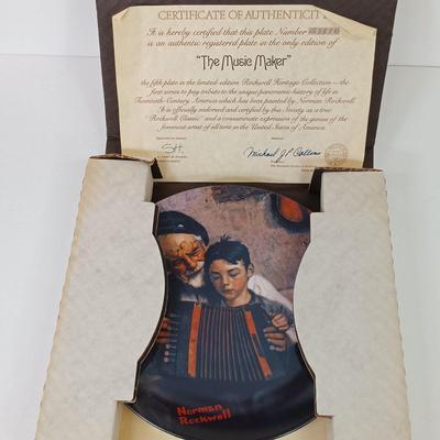 LOT 70: Collection of NIP and Vintage Home Items