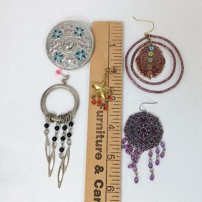 LOT 77: Interchangeable Ring with Dangling Earrings