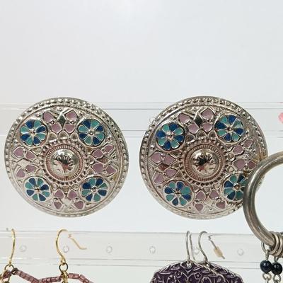 LOT 77: Interchangeable Ring with Dangling Earrings