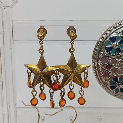 LOT 77: Interchangeable Ring with Dangling Earrings