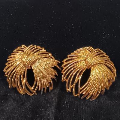 LOT 80: Set of (4) Monet Cordelia and Mirador Brooches