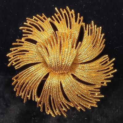 LOT 80: Set of (4) Monet Cordelia and Mirador Brooches