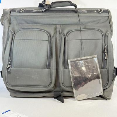 LOT 86: Kenneth Cole Garment Bag