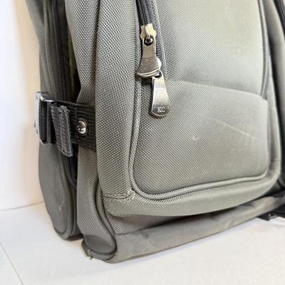 LOT 86: Kenneth Cole Garment Bag