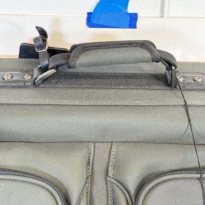 LOT 86: Kenneth Cole Garment Bag