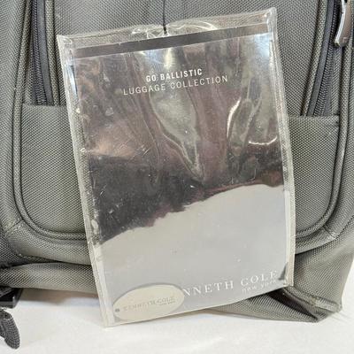 LOT 86: Kenneth Cole Garment Bag