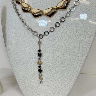 LOT 93: Vintage Jewelry: Art Deco Pins, Necklaces & Bracelets