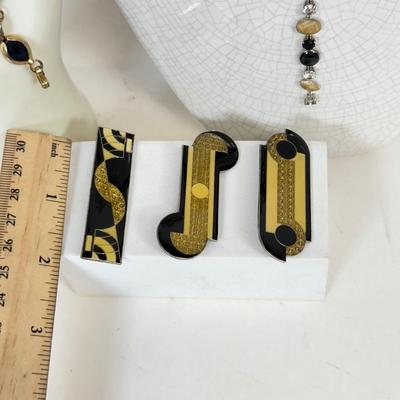 LOT 93: Vintage Jewelry: Art Deco Pins, Necklaces & Bracelets