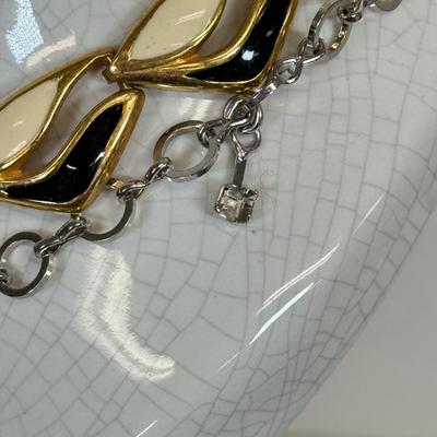 LOT 93: Vintage Jewelry: Art Deco Pins, Necklaces & Bracelets