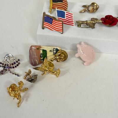LOT 96: Variety of Small Pins