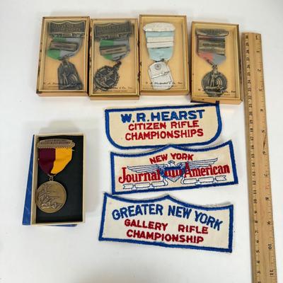 LOT 100: Vintage Championship Medals, New York Patches