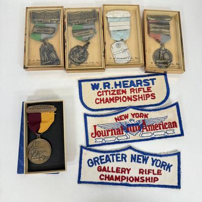 LOT 100: Vintage Championship Medals, New York Patches