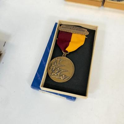 LOT 100: Vintage Championship Medals, New York Patches