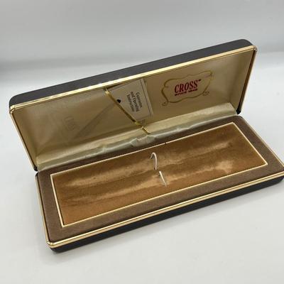 LOT 106: Vintage Cross 1/20th 12K Gold Filled Pen and Mechanical Pencil Set