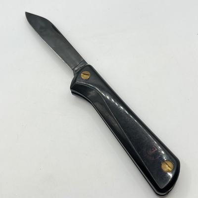 LOT 108: Two Vintage Pocket Knives - EKA Sweden and Davy Crocket