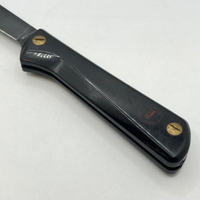 LOT 108: Two Vintage Pocket Knives - EKA Sweden and Davy Crocket