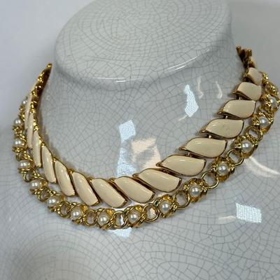 LOT 121: Collection of Necklaces