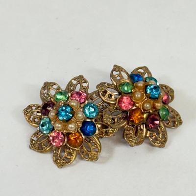 LOT 124: Collection of Pins & Brooches