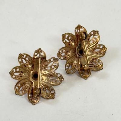 LOT 124: Collection of Pins & Brooches