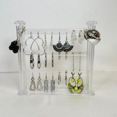 LOT 126: Pierced Earring Collection