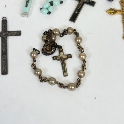 LOT 128: Collection of Rosaries