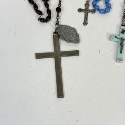 LOT 128: Collection of Rosaries