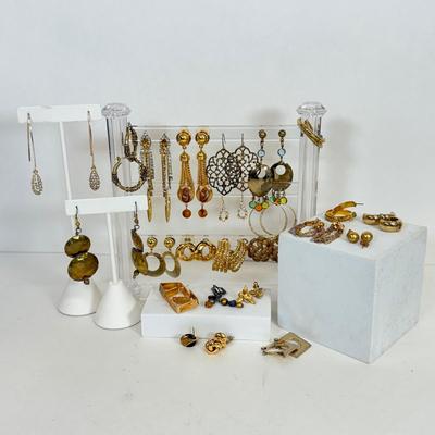 LOT 133: Pierced Earring Collection